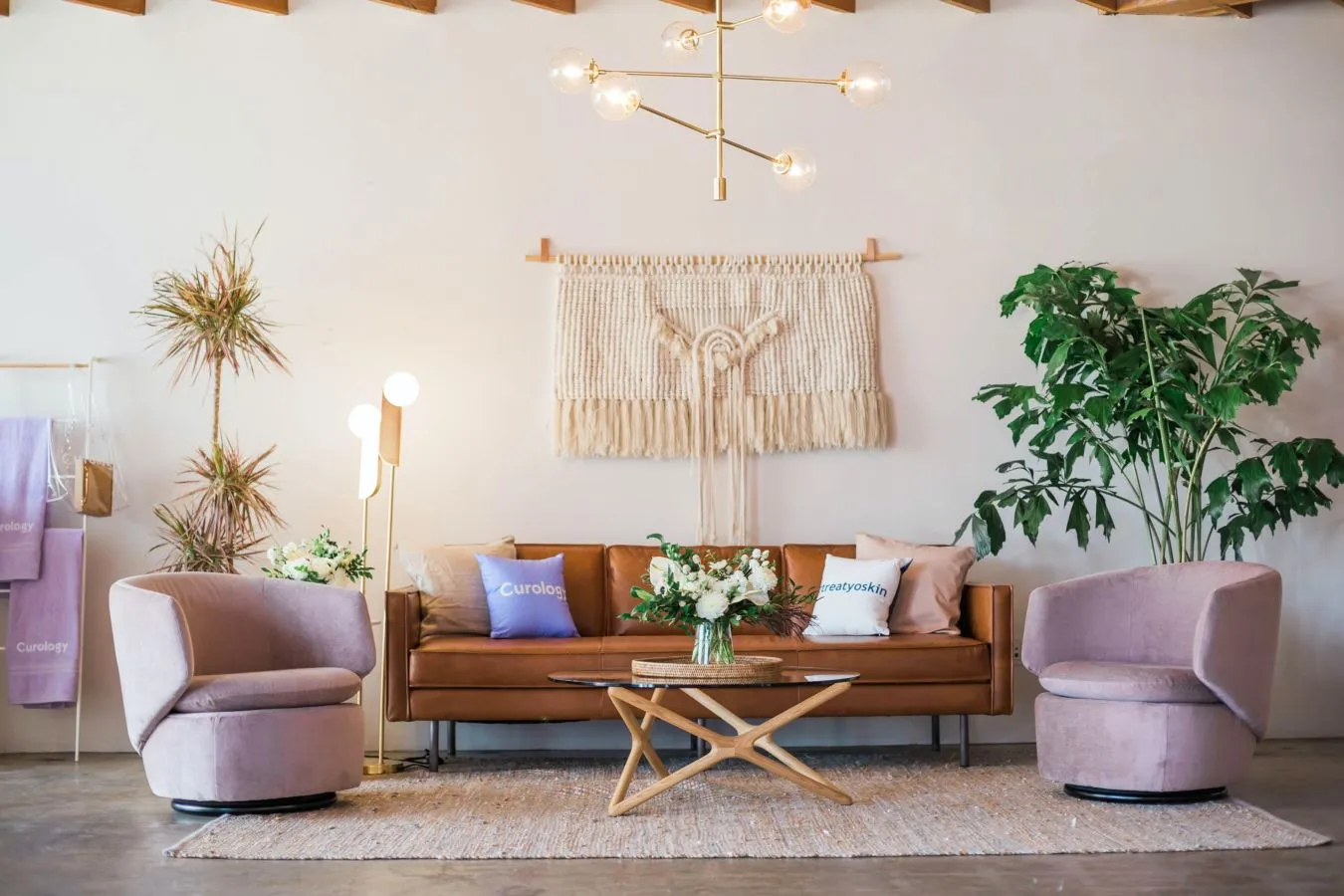 11 Inspirasi Wall Decoration yang Simpel tapi Berkelas. Daripada Tembok Polosan Doang 15