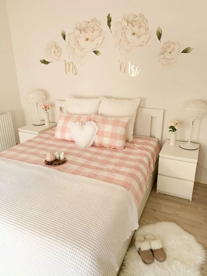 11 Inspirasi Wall Decoration yang Simpel tapi Berkelas. Daripada Tembok Polosan Doang 16