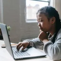 Untuk Pejuang Sekolah Daring, Cara Menjaga Masa Sekolah Tidak Hilang