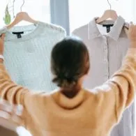 4 Alasan Logis Kenapa Kamu Sering Ngeluh Nggak Punya Baju. Padahal Isi Lemari Udah Sesak lo~