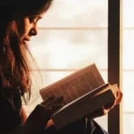 5 Novel Romantis Karya Colleen Hoover yang Akan Menemanimu ketika Bersantai