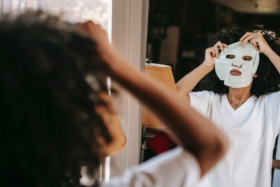 4 Cara Raih Tampilan ‘Mirror Skin’ Ala Artis Korea 6