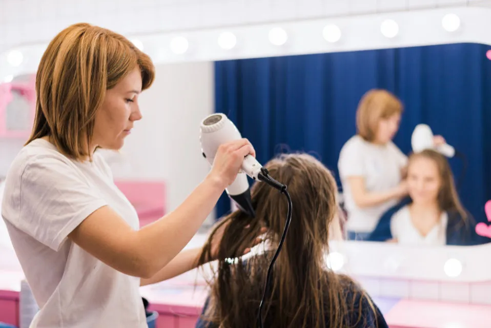 4 Dampak Buruk Terlalu Sering Memakai Hair Dryer Plus Cara Mengatasinya 8