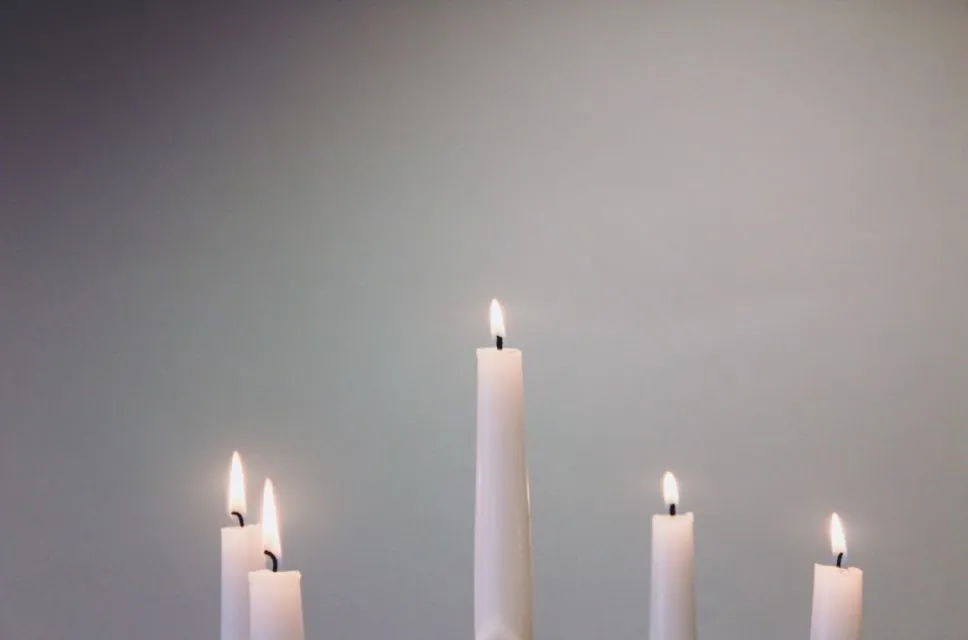 7 Cara Membersihkan Setrika yang Lengket Hingga Berkerak dengan Mudah 9 Cara membersihkan setrika dengan lilin