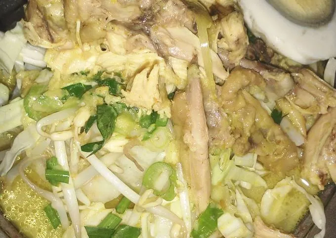 Resep Soto Ayam Lamongan Sampai Betawi, Bisa Dibikin Sendiri! 8 resep soto ayam ketupat