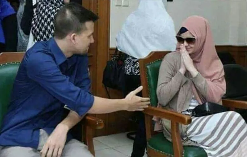 11 Momen Paling Canggung yang Pernah Terekam Kamera. Pasti Rasanya Malu Gimana Gitu~ :D 15