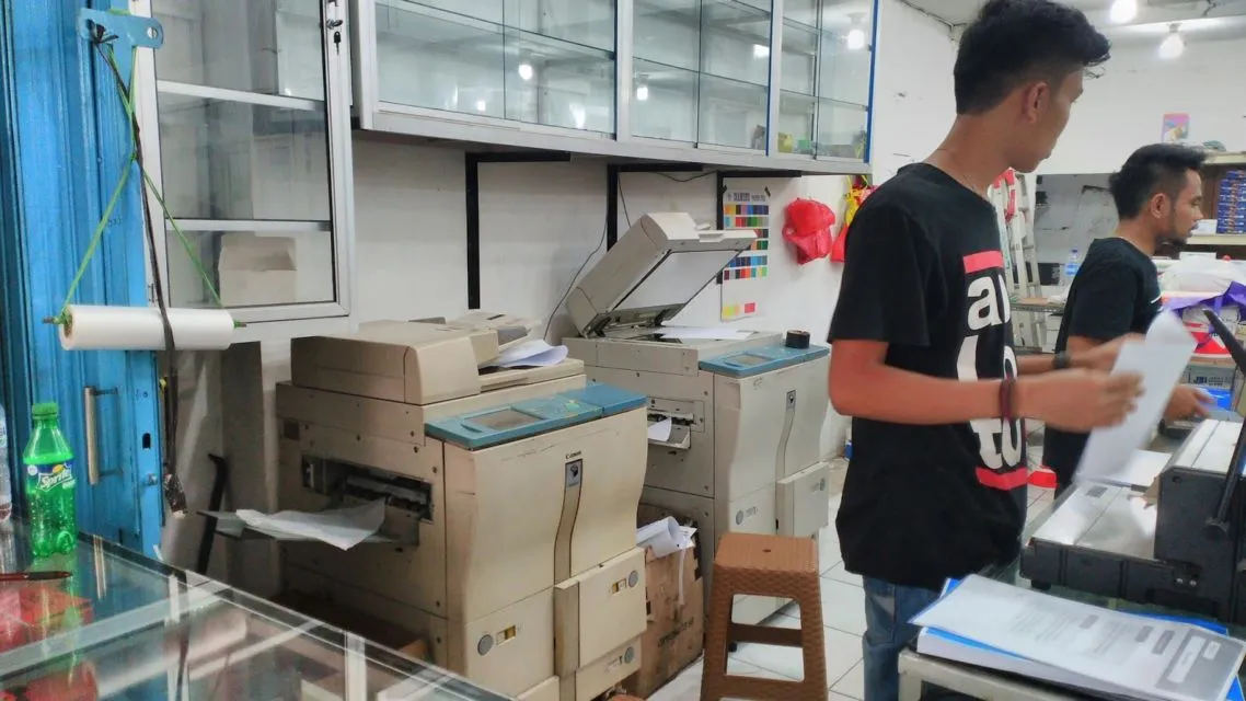 Alasan Petugas Fotokopi Sering Terlihat Jutek. Ternyata Logis Juga~ 10