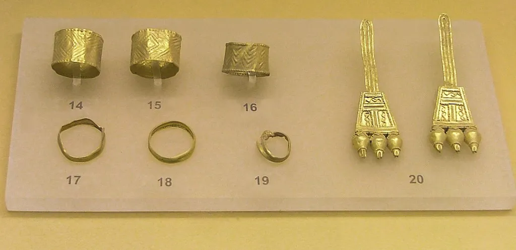 Asal Muasal Cincin Tunangan dari Zaman Romawi Kuno. Awalnya Tanda Kontrak Bisnis! 4