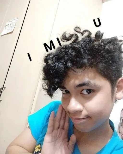 Nggak Cuma Cinta yang Bikin Kita Nggak Paham sama Hidup, Gaya Rambut Aneh ini juga! 19