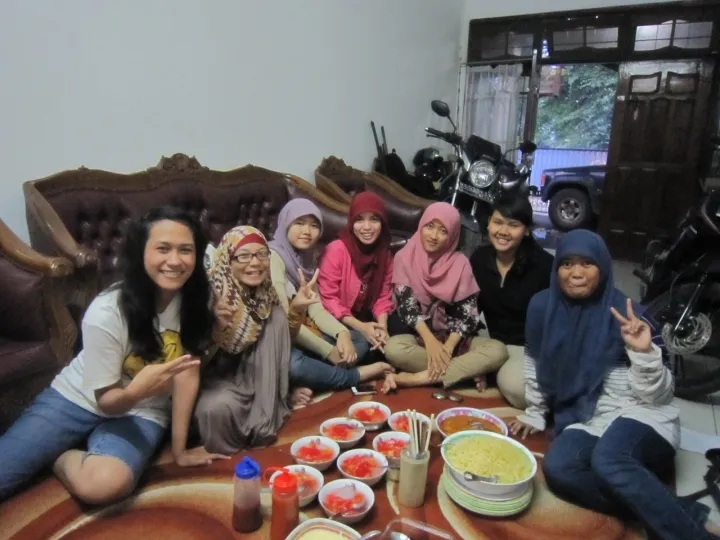 Perbedaan Nasib Pemilik Kamar Antara Cewek dan Cowok Setelah Temannya Nginap. Repot Bener :( 8