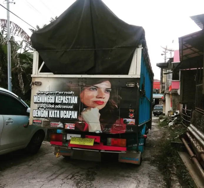 11 Potret Najwa Shihab di Belakang Truk ini Bikin Gagal Fokus. Ternyata Memang Banyak Penggemarnya~ 15