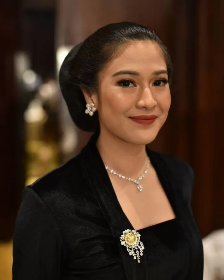 8 Artis yang Suka Koleksi Barang Antik. Sampai Bikin Museum Mini! 9