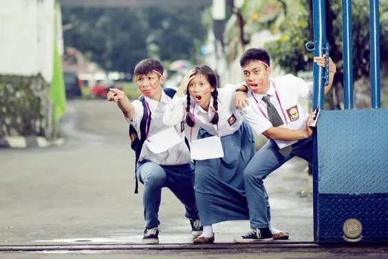 Drama Buku Tahunan yang Mungkin Nggak Dirasakan Anak Sekolah Zaman Sekarang. Sabar, Bestie~ 8