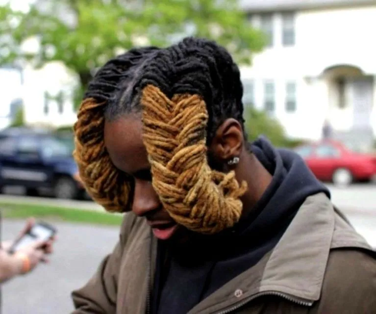 Nggak Cuma Cinta yang Bikin Kita Nggak Paham sama Hidup, Gaya Rambut Aneh ini juga! 16