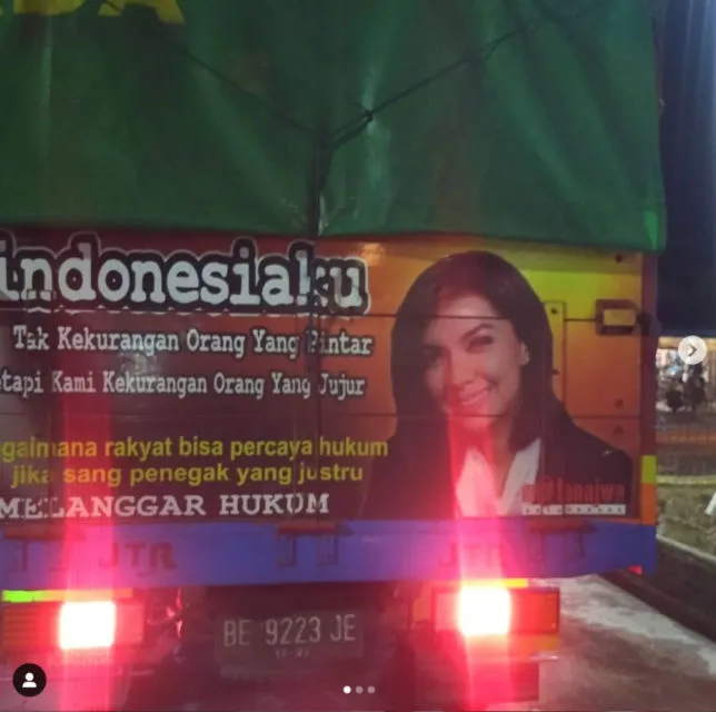11 Potret Najwa Shihab di Belakang Truk ini Bikin Gagal Fokus. Ternyata Memang Banyak Penggemarnya~ 20