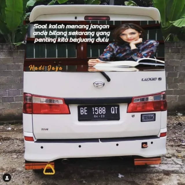 11 Potret Najwa Shihab di Belakang Truk ini Bikin Gagal Fokus. Ternyata Memang Banyak Penggemarnya~ 17