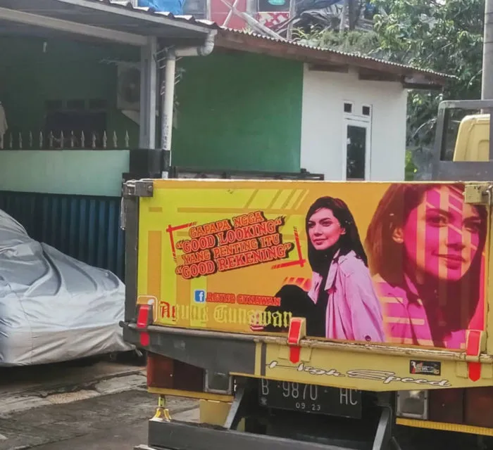 11 Potret Najwa Shihab di Belakang Truk ini Bikin Gagal Fokus. Ternyata Memang Banyak Penggemarnya~ 13