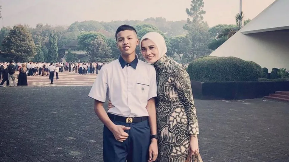 8 Artis Indonesia ini Pilih Sekolahkan Anak di Pondok Pesantren 10