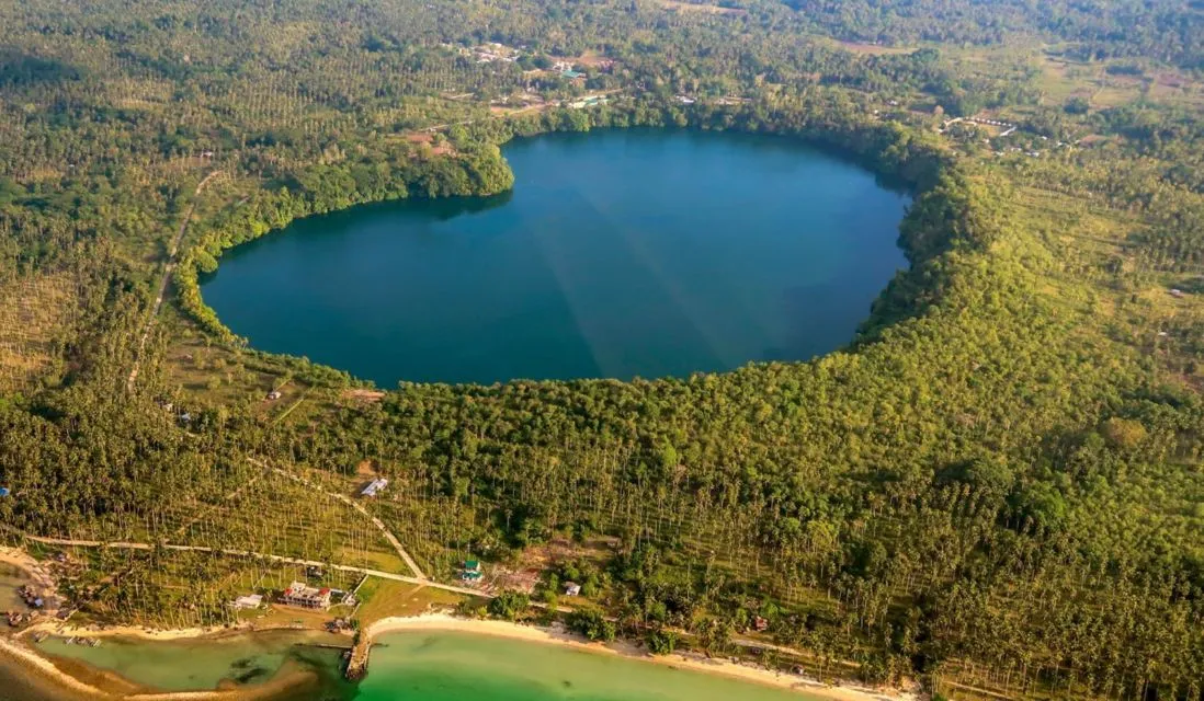 5 Danau Indah Berbentuk Hati yang Ada di Kawasan Asia, Indonesia Juga Punya Loh 6