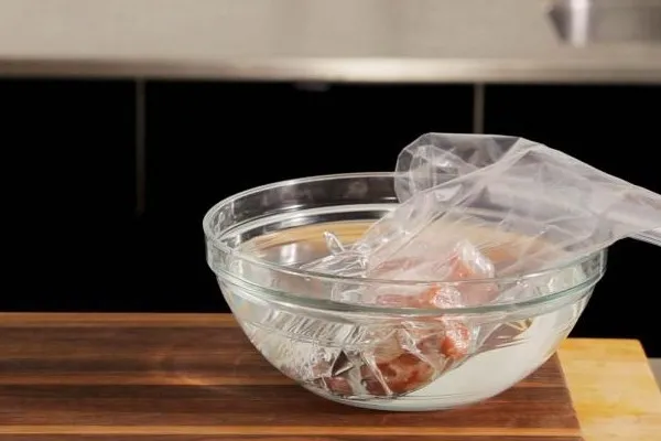 4 Cara Mencairkan Daging Beku dari Freezer yang Benar dan Higienis 6