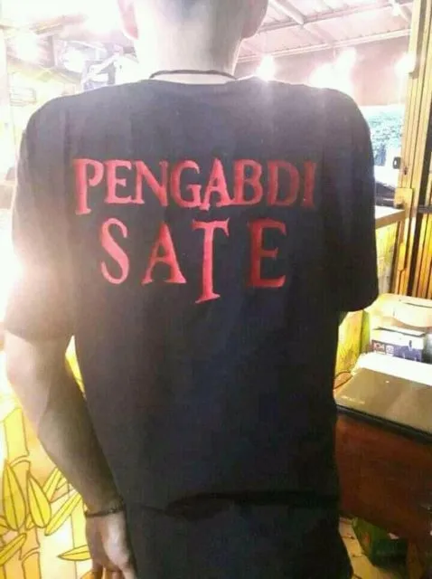 Kamu Pernah Ketemu dengan Pedagang yang Pakai 11 Kaus Desain Kocak Begini Nggak? :D 14