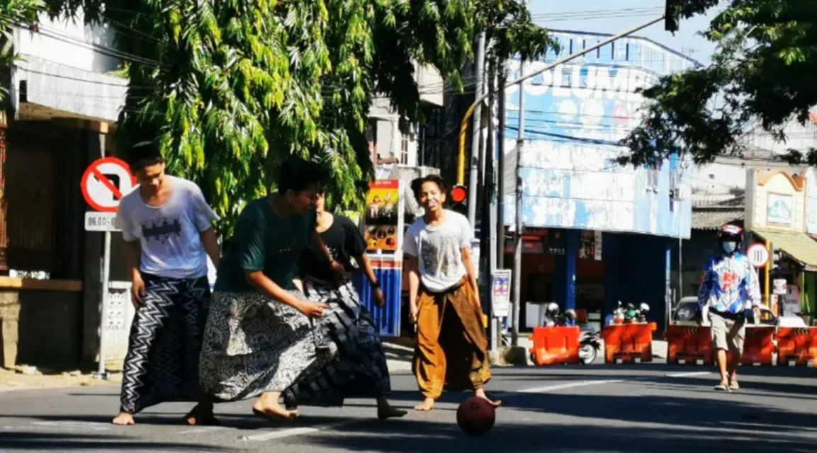 Serba-Serbi Kejadian Kocak Selama PPKM Berlangsung. Nggak Paham Lagi, Sampai Ada Maling Pocong! 10