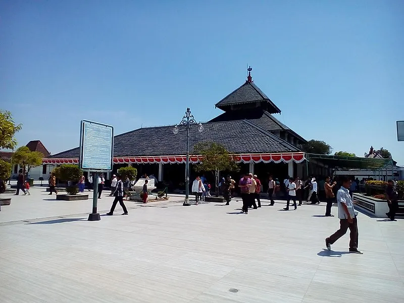 Masjid Agung Demak: Bangunan Bersejarah & Fakta Uniknya 4
