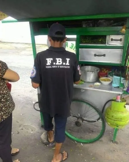 Kamu Pernah Ketemu dengan Pedagang yang Pakai 11 Kaus Desain Kocak Begini Nggak? :D 18