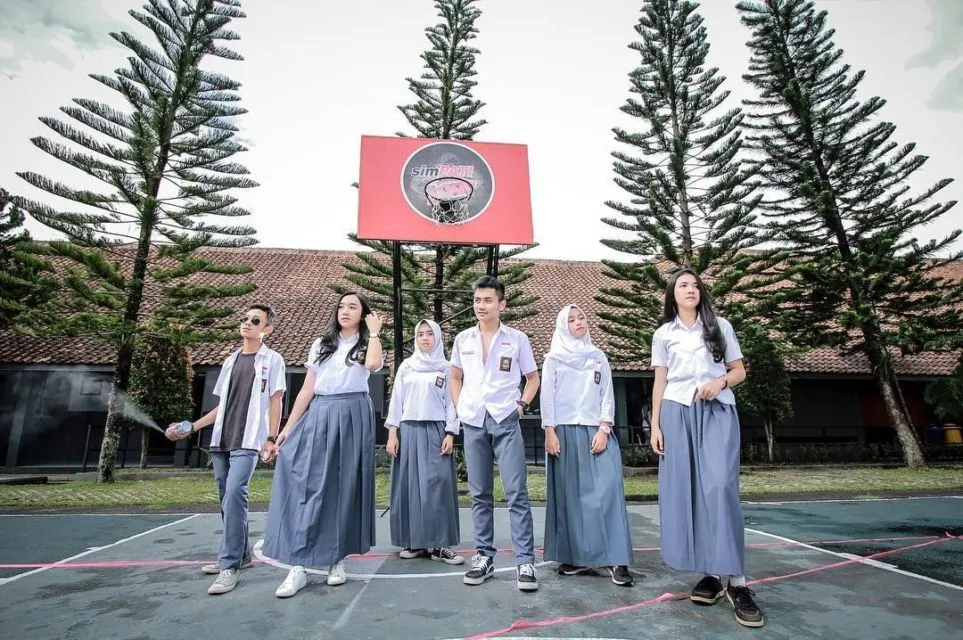 Drama Buku Tahunan yang Mungkin Nggak Dirasakan Anak Sekolah Zaman Sekarang. Sabar, Bestie~ 9