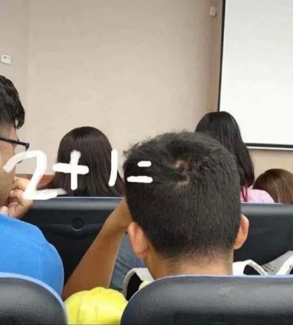 Nggak Cuma Cinta yang Bikin Kita Nggak Paham sama Hidup, Gaya Rambut Aneh ini juga! 18
