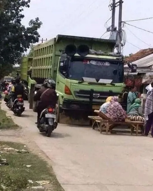 Bukti Bahwa Pasar Adalah Tempat Berkumpulnya Orang Paling Random 16