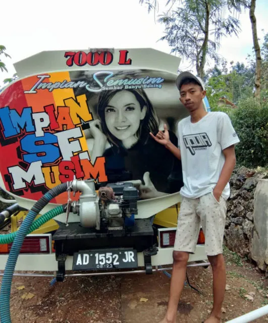 11 Potret Najwa Shihab di Belakang Truk ini Bikin Gagal Fokus. Ternyata Memang Banyak Penggemarnya~ 22