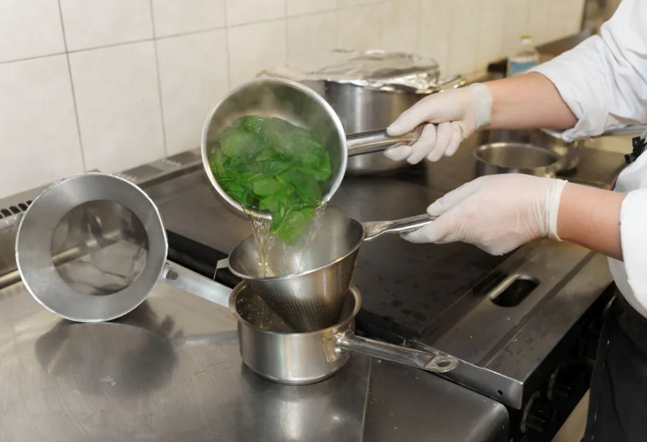 5 Cara Menumis Kangkung Agar Warnanya Tetap Segar 6 cara menumis kangkung
