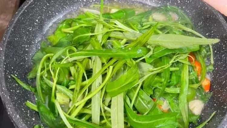 5 Cara Menumis Kangkung Agar Warnanya Tetap Segar 9 cara menumis kangkung agar tidak hitam