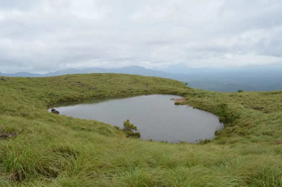 5 Danau Indah Berbentuk Hati yang Ada di Kawasan Asia, Indonesia Juga Punya Loh 4
