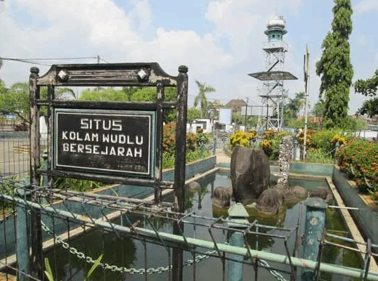 Masjid Agung Demak: Bangunan Bersejarah & Fakta Uniknya 3