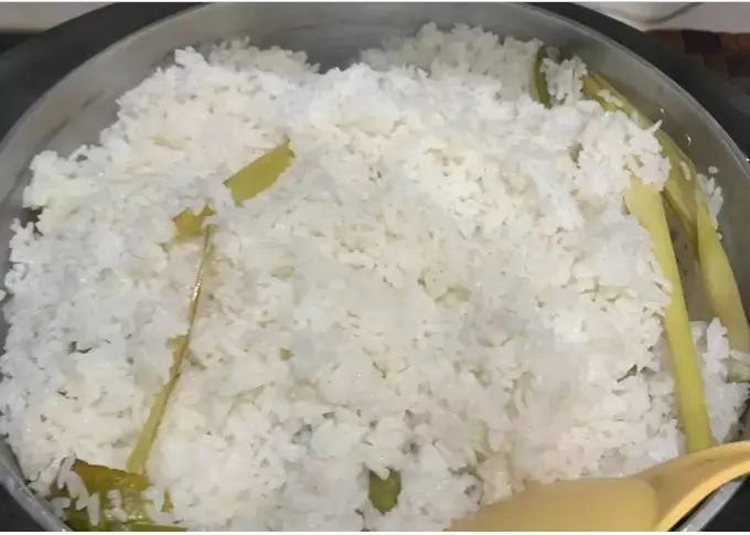 6 Cara Membuat Nasi Uduk yang Gurih dan Tidak Lengket Pakai Rice Cooker 12 cara membuat nasi uduk