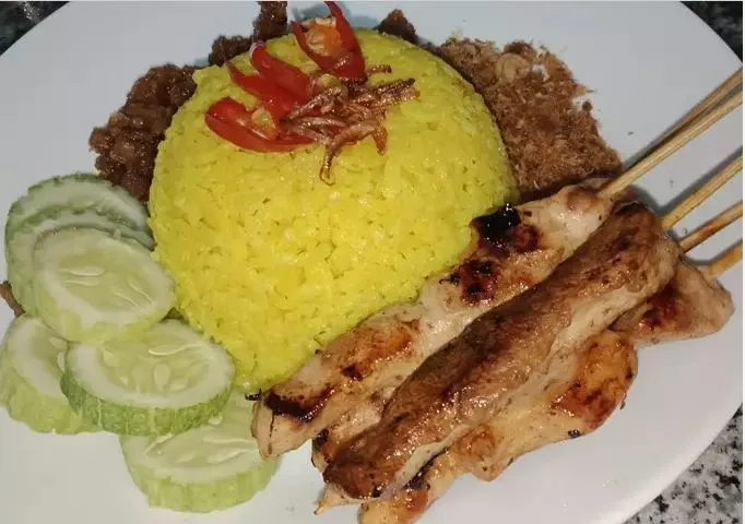 6 Cara Membuat Nasi Uduk yang Gurih dan Tidak Lengket Pakai Rice Cooker 10 cara membuat nasi uduk kuning