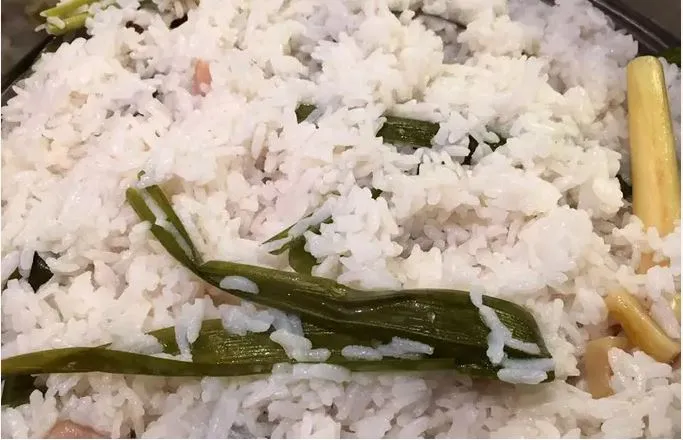 6 Cara Membuat Nasi Uduk yang Gurih dan Tidak Lengket Pakai Rice Cooker 7 cara membuat nasi uduk sederhana