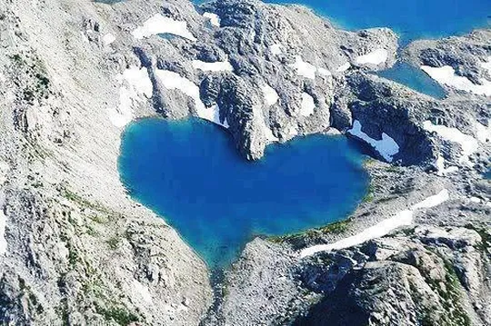 5 Danau Indah Berbentuk Hati yang Ada di Kawasan Asia, Indonesia Juga Punya Loh 5