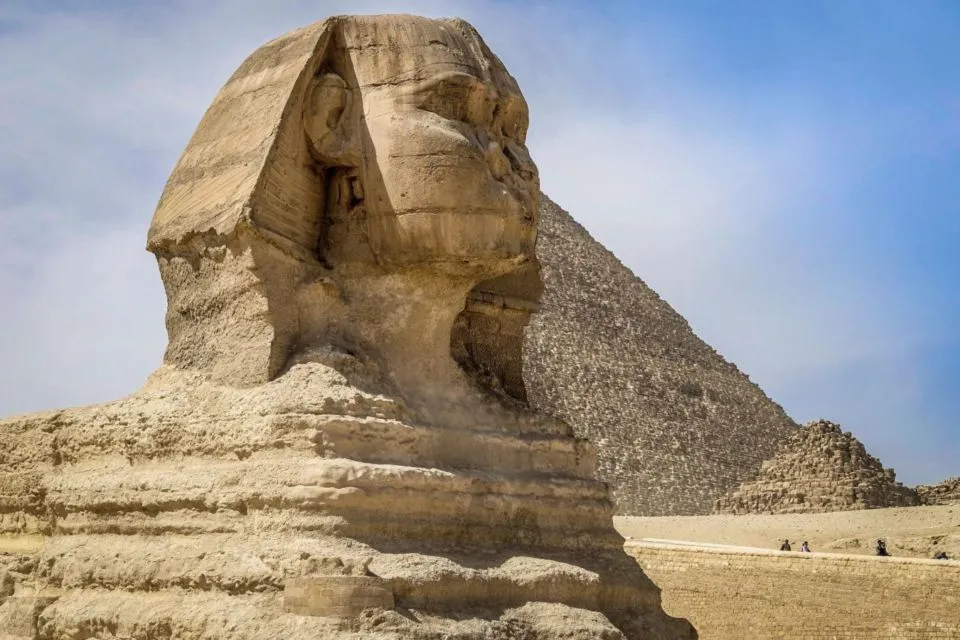 Masih Kokoh dan Kian Menarik, 10 Landmark Dunia Ini Ternyata Sudah Berusia Ratusan Tahun 20