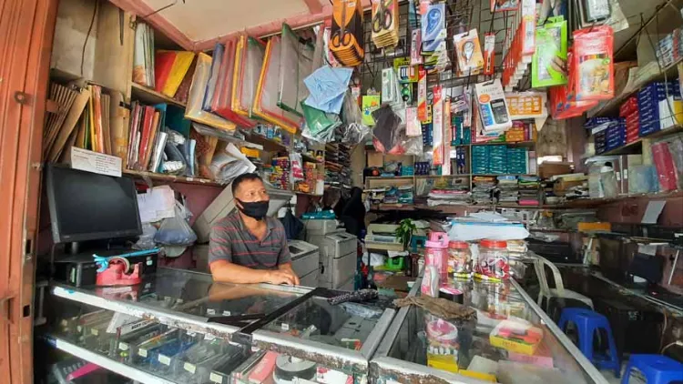 Alasan Petugas Fotokopi Sering Terlihat Jutek. Ternyata Logis Juga~ 9