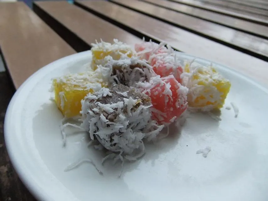 Asal-usul Kue Cenil, Jajanan Pasar Warna-warni Ini Punya Makna Persaudaraan yang Kuat 6