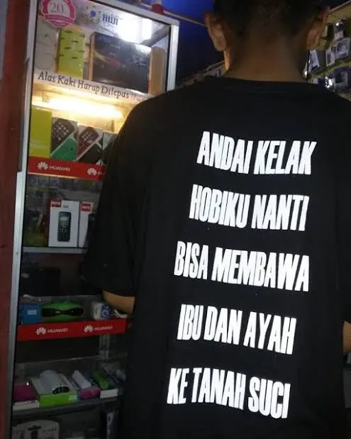 Kamu Pernah Ketemu dengan Pedagang yang Pakai 11 Kaus Desain Kocak Begini Nggak? :D 22