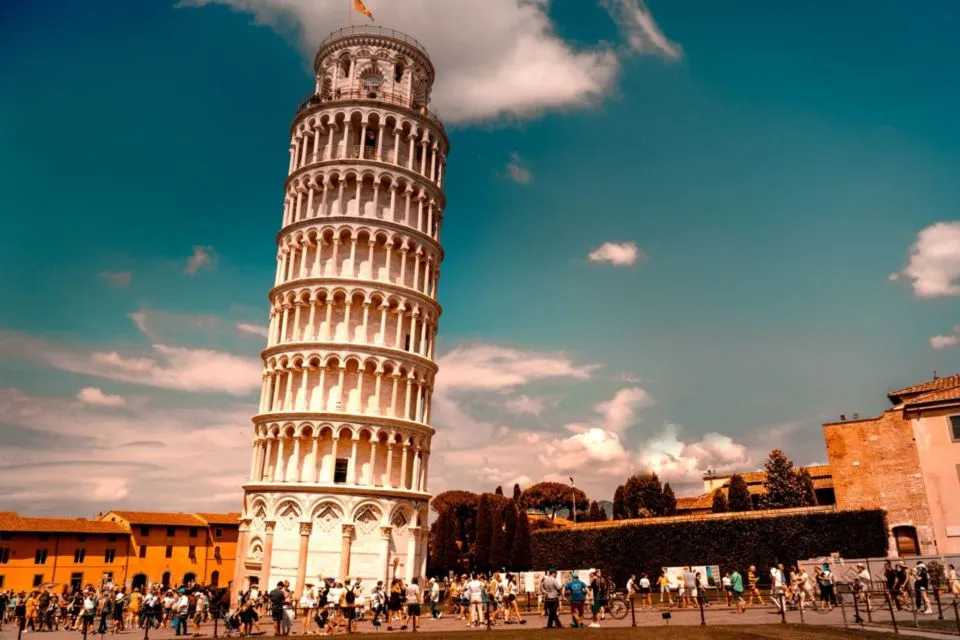 Masih Kokoh dan Kian Menarik, 10 Landmark Dunia Ini Ternyata Sudah Berusia Ratusan Tahun 18