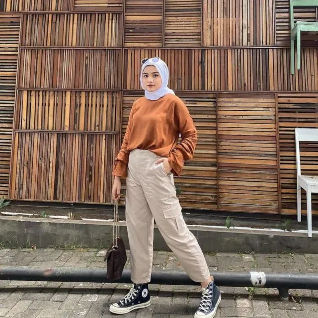 8 Inspirasi OOTD Cargo Pants. Cocok Buat yang yang Suka Gaya Tomboi dan Sporty~ 15