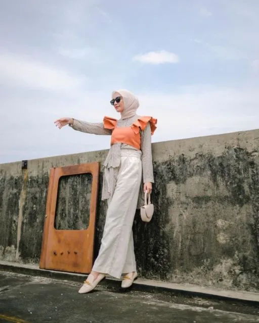 No Lebay, 9 Padu Padan Crop Tank Top ala Para Seleb ini Bisa Banget Jadi Ide Gemas Kamu 16