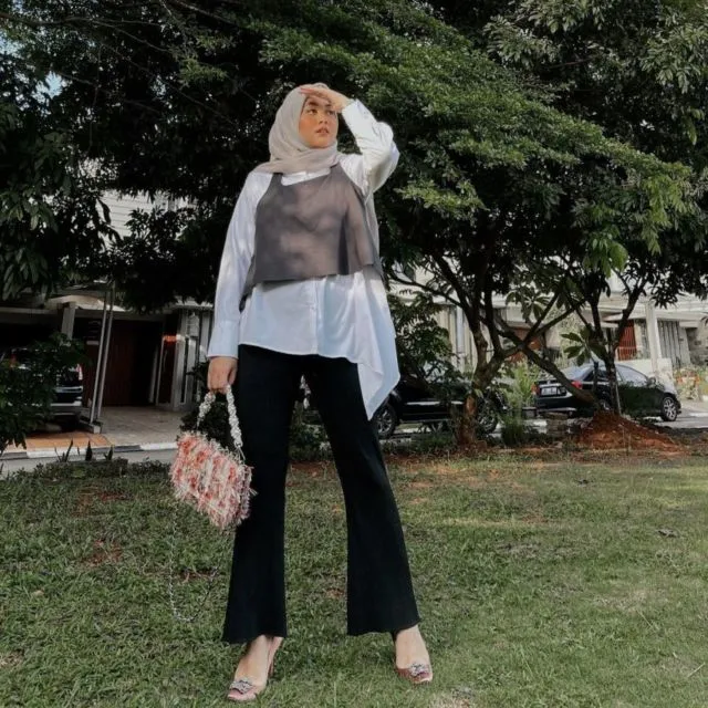 No Lebay, 9 Padu Padan Crop Tank Top ala Para Seleb ini Bisa Banget Jadi Ide Gemas Kamu 17