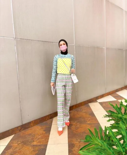 No Lebay, 9 Padu Padan Crop Tank Top ala Para Seleb ini Bisa Banget Jadi Ide Gemas Kamu 14