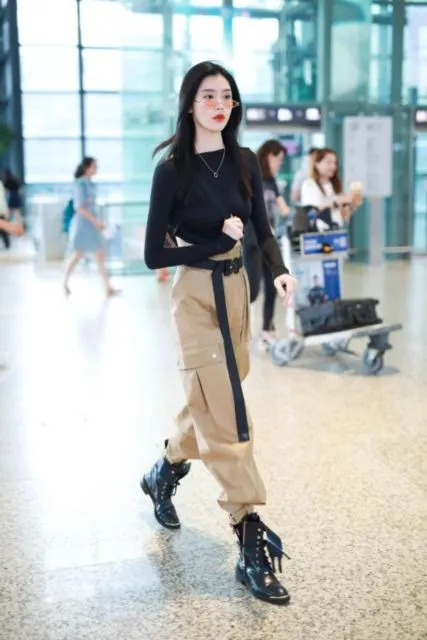 8 Inspirasi OOTD Cargo Pants. Cocok Buat yang yang Suka Gaya Tomboi dan Sporty~ 9